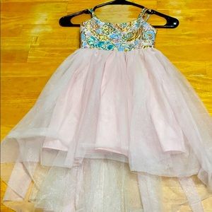 Beautiful dress! Perfect for your princess!!